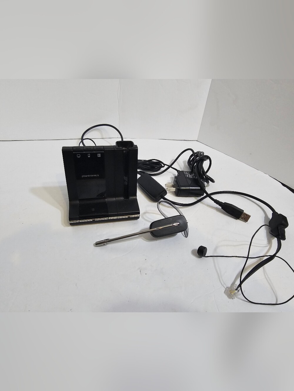 Plantronics W02 Intertek 81242 USB DECT 6.0 Headset, Stand, Power Cord